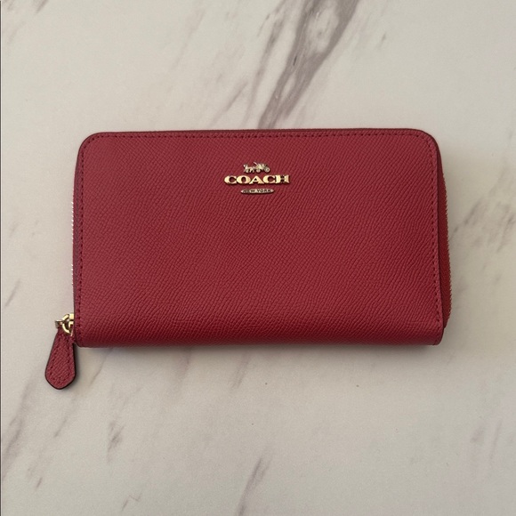 Coach Handbags - Coach Zip Wallet